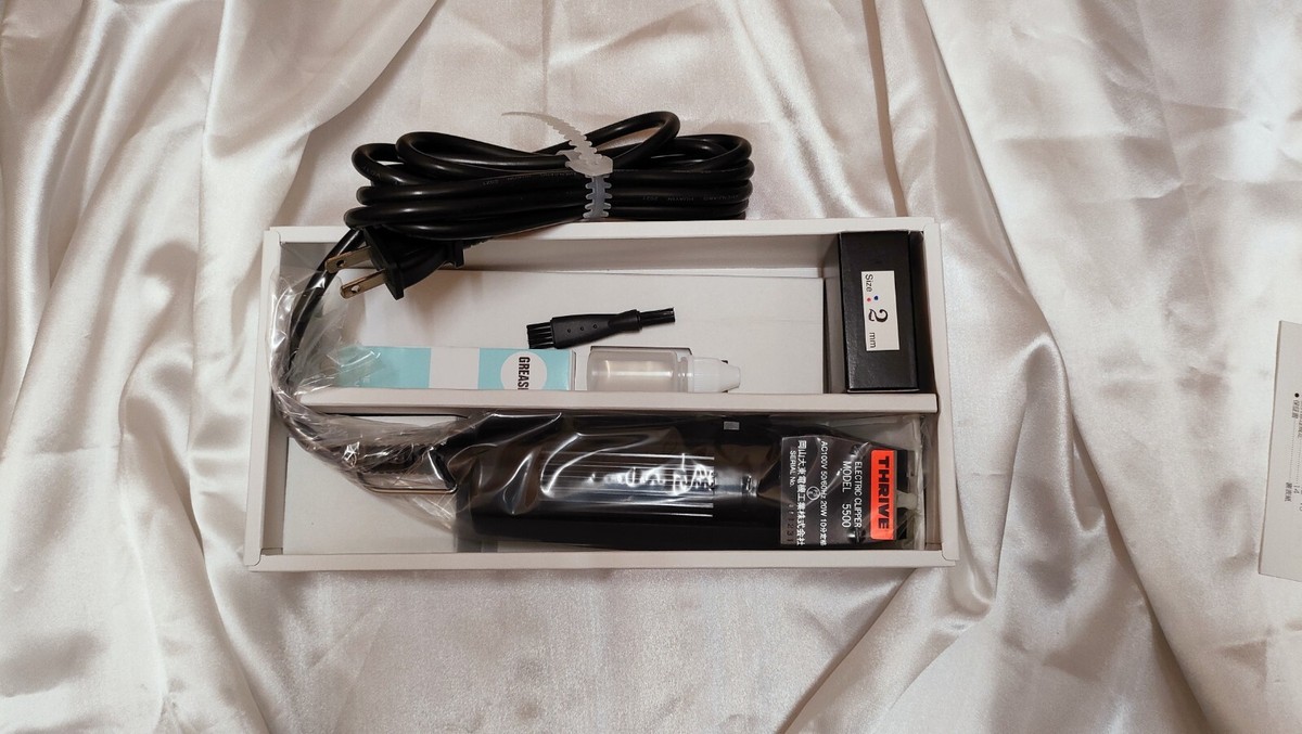 THRIVE バリカン ケース付き　トリミング用　替え刃4セット付 THRIVE バリカン ケース付き トリミング用 替え刃4セット付 THRIVE