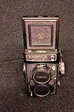 YASHICA MAT-124G TLR CAMERA BLACK 120mm FILM FORMAT WITH CASE