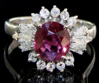 PLATIUM 1,47 CARAT RUBY NATURAL AND Diamond RING, GIA PGL VS2 H Certified