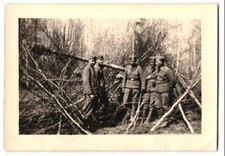 2 Fotografien 2.WK, Panzerjäger-Trupp mit PAK im Gefecht zu Ostern 1943, Geschü 