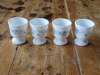 Arcopal Eierbecher 4x   Blumen   Fleurs   Frankreich Opalglas - Cottagecore