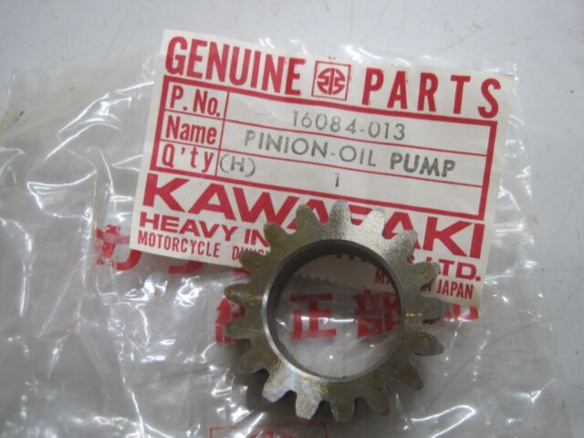 NOS Kawasaki F11 OIL PUMP PINION #16084-013
