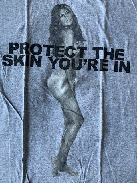 Marc Jacobs Mens Eva Mendes Nude T-Shirt Grey NWT Skin Cancer 