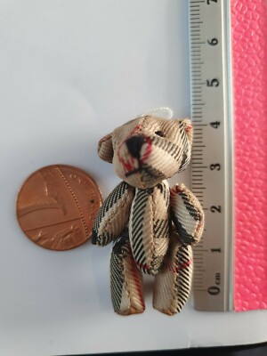 Winziger Teddybär mit Gelenken karierte Ratten Rennmäuse 4,5 cm Länge UK-Verkäufer im Maßstab 1:12
