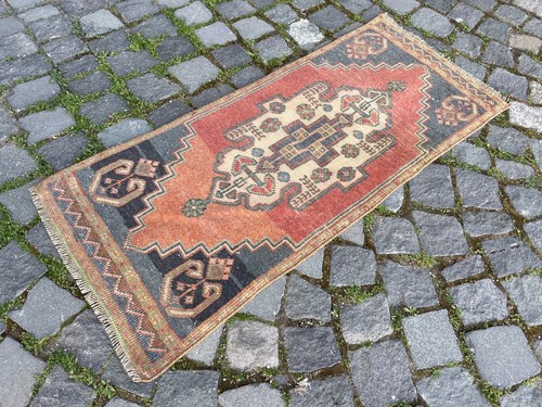 Turkish Vintage Small Rug Handmade Wool Bohemian Bath Mat Rug 1,5 x 3,6 ft