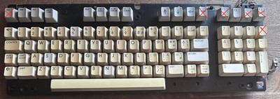Commodore  1 x Taste von ''C 128 Tastatur'', Komplette Taste mit Feder & Stempel