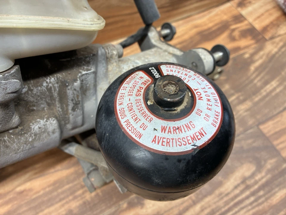 OEM 1984-92 Lincoln Mark VII ABS Anti-Lock Master Cylinder Brake Booster - Image 3 of 4