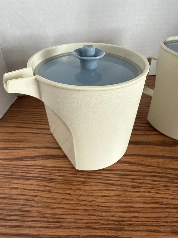 Vintage Tupperware Sugar & Creamer Set 1414 & 1415 Almond with Blue Pop Top Lids - Image 2 of 4