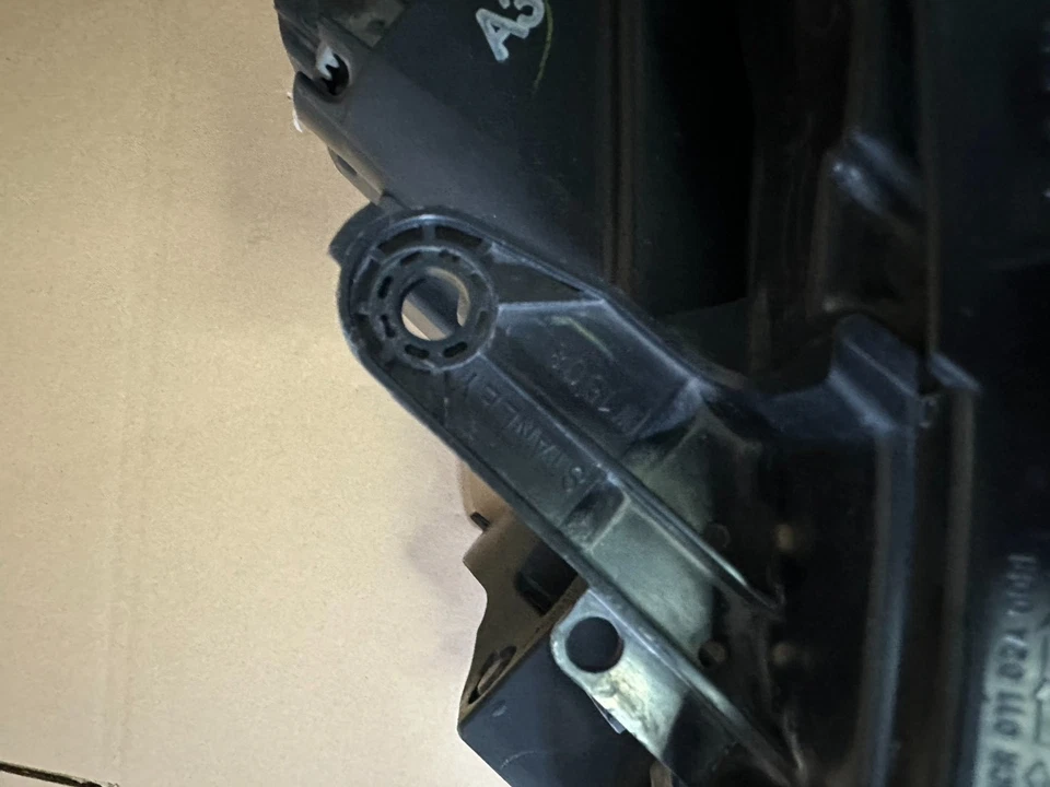 Perfect! Nissan NP300 Black Edition Left Side Headlight - Image 4 of 4