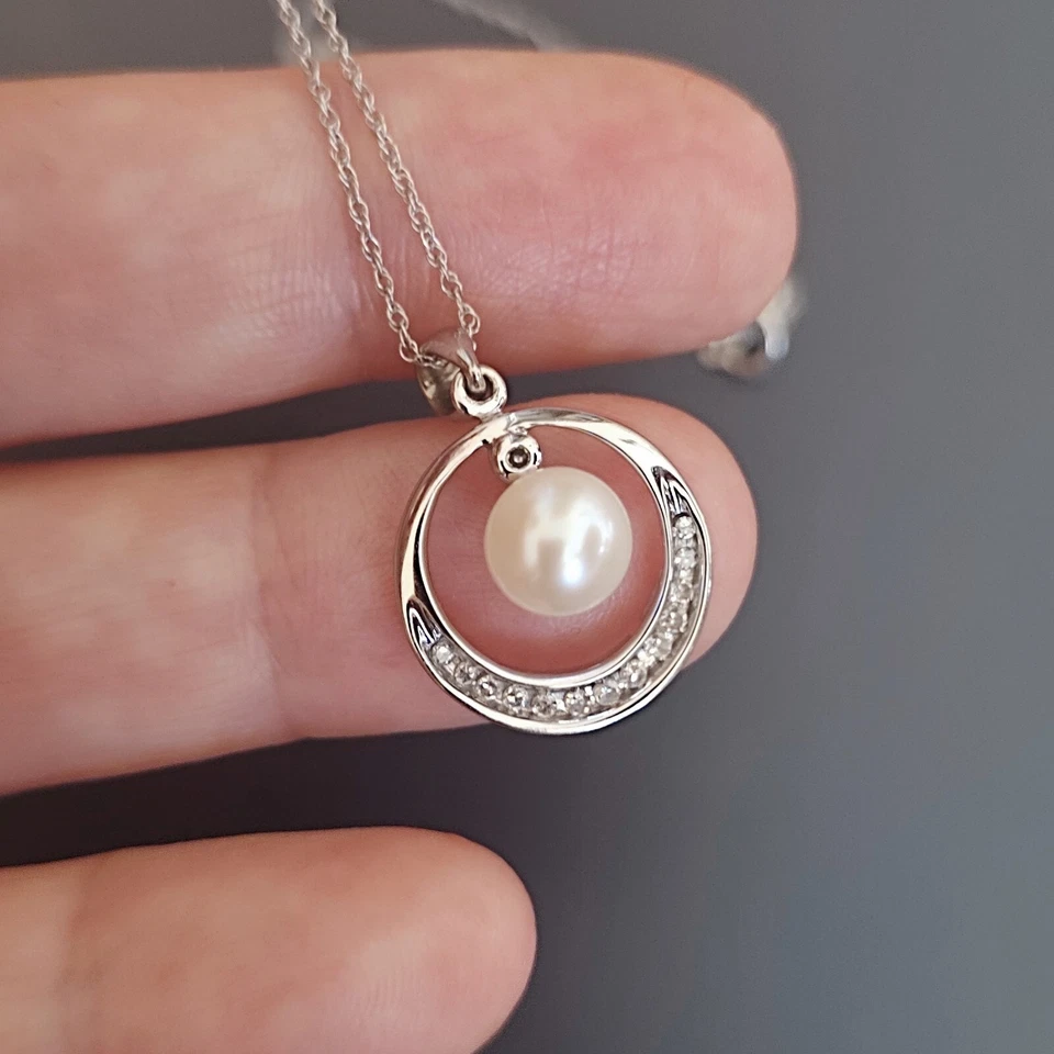 Vtg VAHAN 10K White Solid Gold Necklace Pendant Diamonds Crescent Pearl Circle - Image 2 of 4