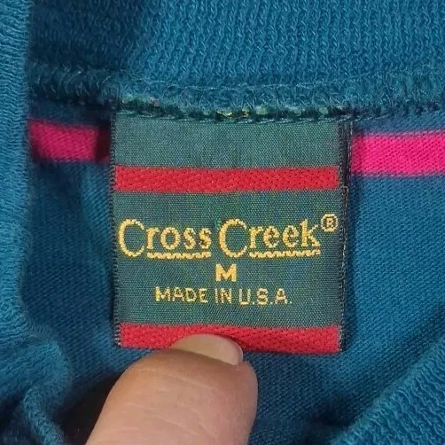 Camisa de golf Cross Creek vintage manga larga cuello redondo verde mediana con rayas rosas  Foto 3 de 4