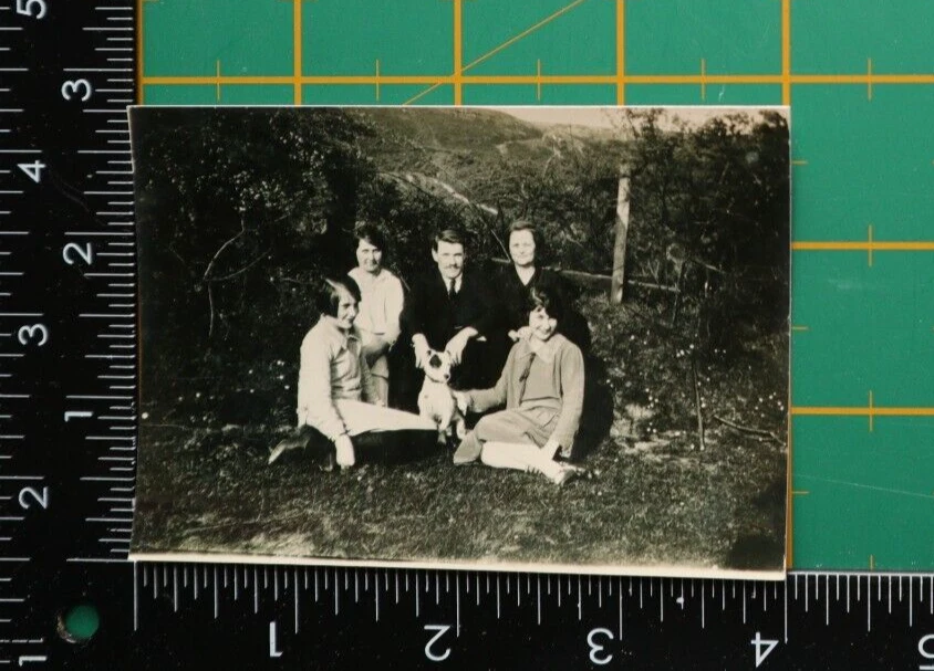 C1970 PHOTOGRAPH FAMILY MOTHER UNCLE FRED AUNT MEG LORNA & BERTHA ESTON HILLS