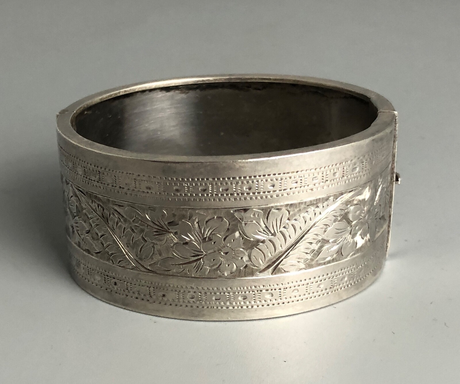 Victorian Style Solid Silver Bangle Birmingham 19… - image 4