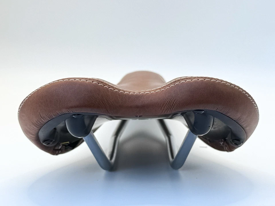 Sillín de cuchara Charge Bikes - Cuadro CrMo ligero, canal de alivio de presión, Foto 4 de 4