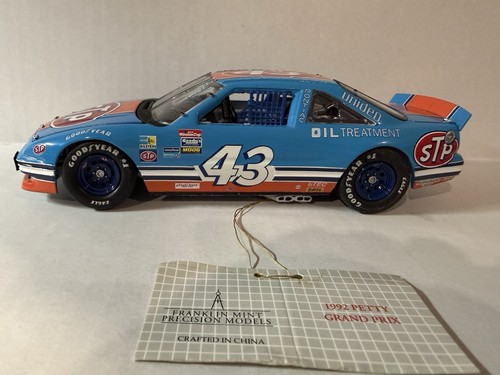 Franklin Mint Richard Petty #43 STP 1992 Pontiac Grand Prix 1:24 NASCAR