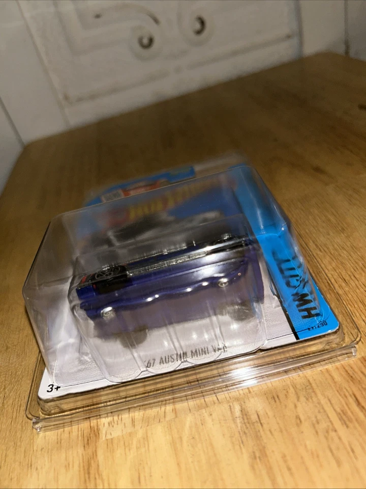 Mini van Austin 007 2015 Zamac 67 Hot Wheels raro diorama Foto 3 de 4