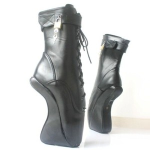 locking pony boots