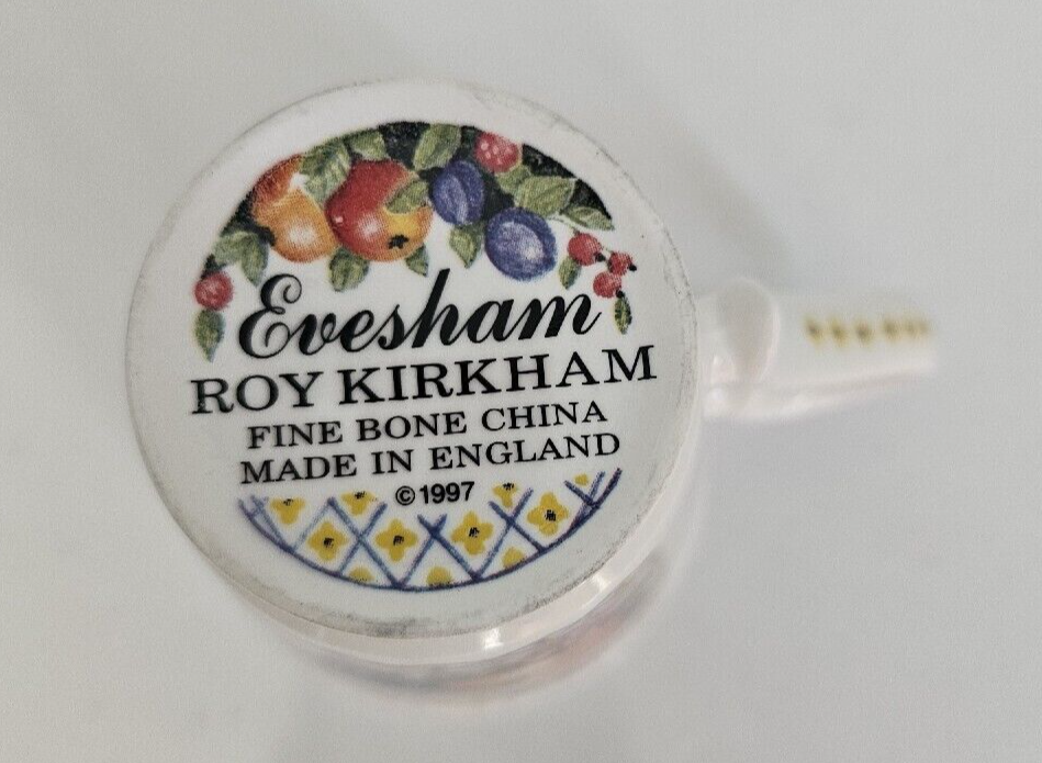 VTG 1997Roy Kirkham Evesham Colorful Fruits Footed Mug 8 Oz Bone China