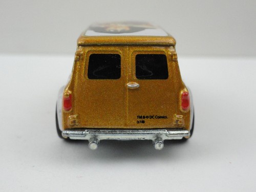 2018 Hot Wheels Pop Culture DC ‘67 Austin Mini Van Wonder Woman - w/ LIGHT WEAR - Picture 3 of 7