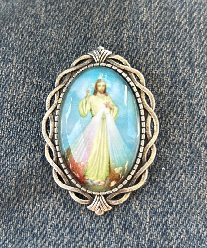 Divine Mercy Ornate Lapel Pin Catholic Brooch Accessory Size 1.75 Inches