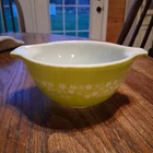 PYREX Cinderella 1.5 Pint 441 Mixing Bowl Lime Green With White Blossom Pattern