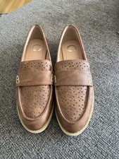 Journee Collection Whitney Women's Beige Flats Size 6.5. NWOT