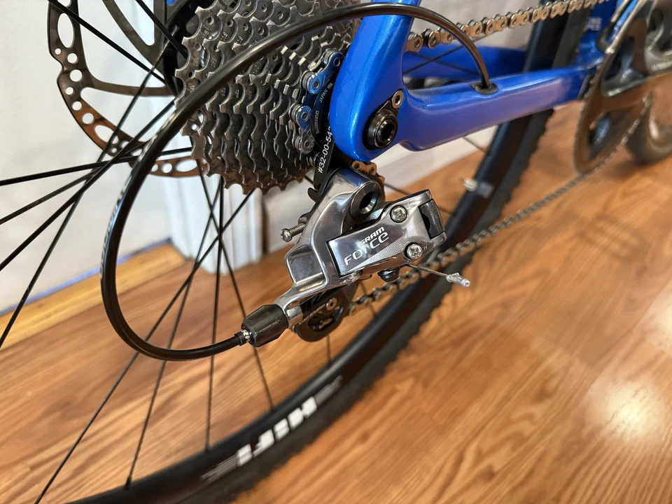 56cm Raleigh RXC PRO Disc Cyclocross Carbon Bike - 11SPD SRAM FORCE - Image 4 of 4