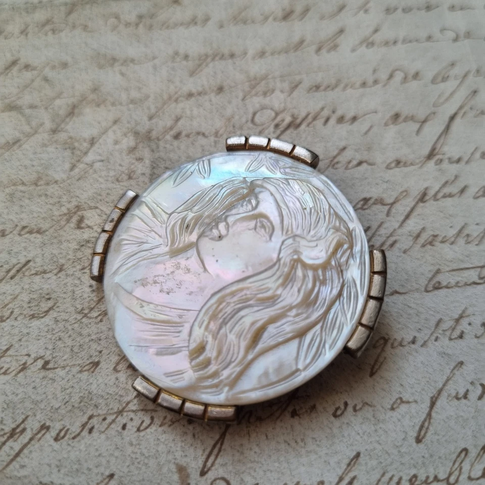 HUSILLO DE NÁCAR Perfil De Mujer Esculpido Vintage - Imagen 3 de 4