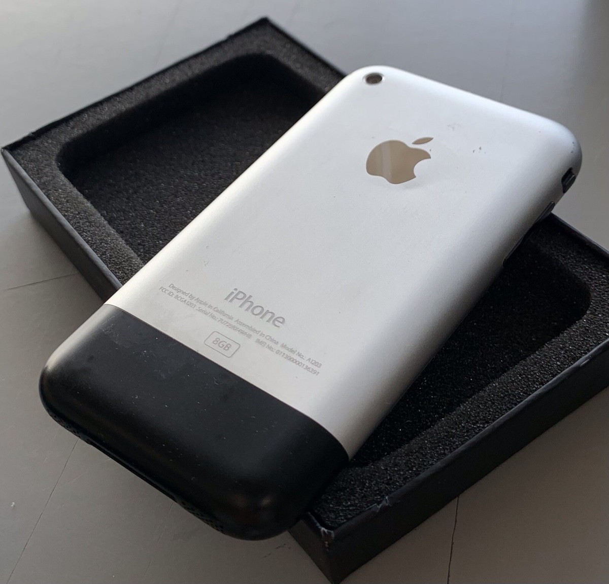 Apple iPhone 1st Generation 2G 8GB - A1203 MA712LL/A - UNLOCKED