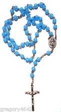 CHAPELET  COULEUR TRANSLUCDE BLEU SUR CHAINE ARGENTEE