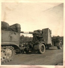 Photo, WW2. Wehrmacht: half chain & howitzer in side profile (MB)21366