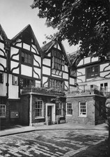 UNITED KINGDOM LONDON TOWER OF LONDON THE QUEEN S HOUSE RESIDENT GOVERNMENT