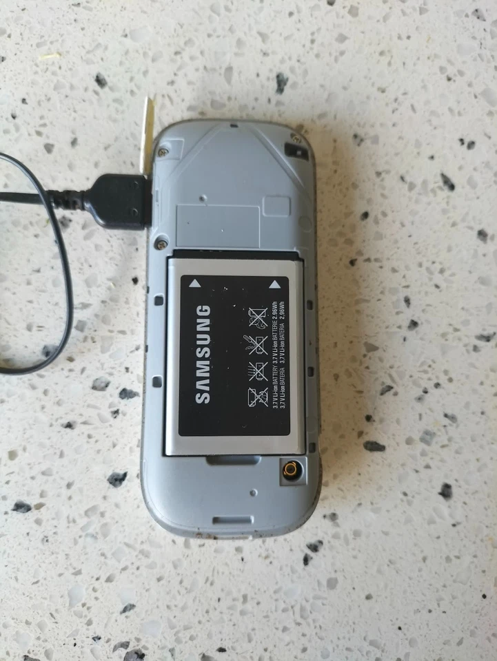Samsung GT-E1200i White (Tesco) Mobile Phone Good Condition, photo 3 of 5