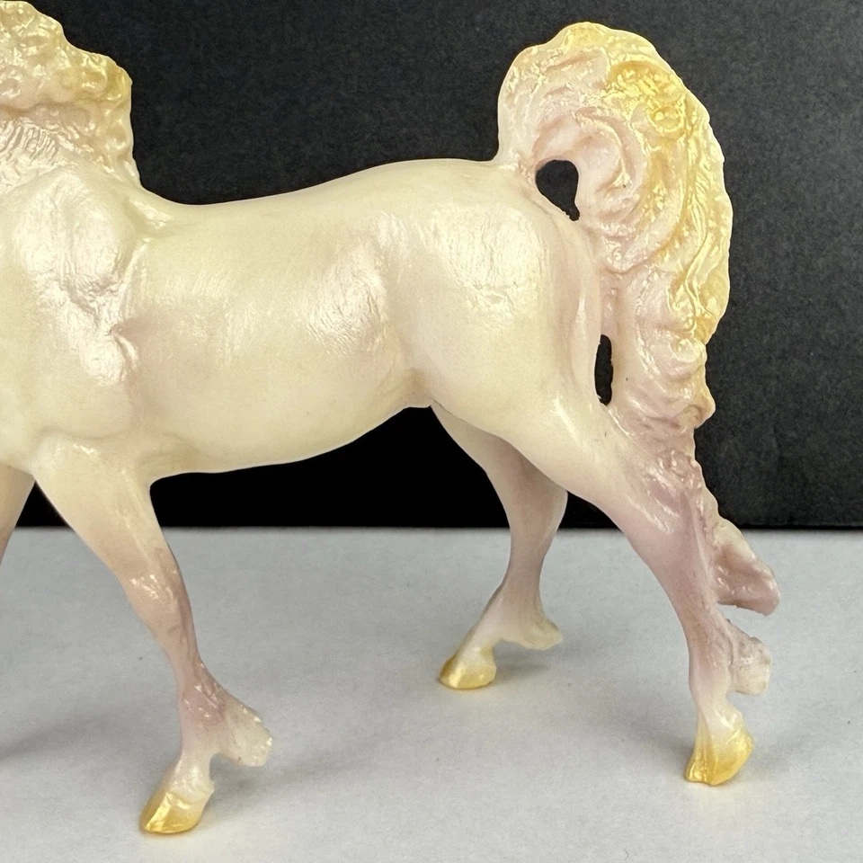 Breyer Paddock Pals 独角兽薰衣草黑脸阴影金角 6 英寸长 4.5 英寸 Ta — 第 3/4 张图片