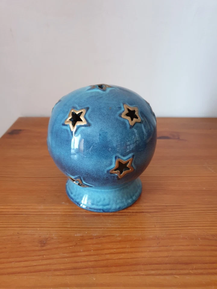 Boule photophore allemande en céramique émaillée bleue et étoile dorées 12x13 cm - Photo 2/4
