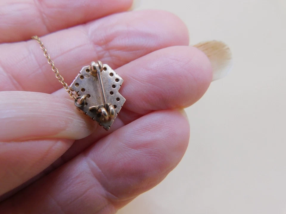 Prendedor de fraternidad Kappa Sigma Sigma de oro macizo de 10 quilates con perlas de semilla, 1955 Foto 4 de 4