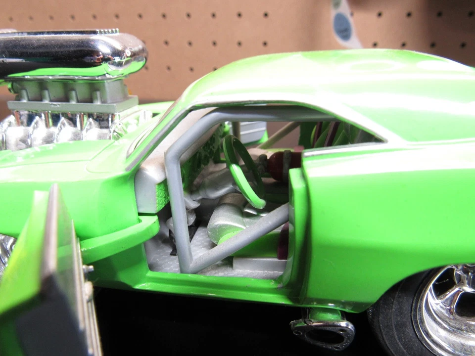 1969 Dodge Charger Die-Cast Model Toy Car - R/T HEMI - Green 2003 Funline 1:24 - Image 4 of 4