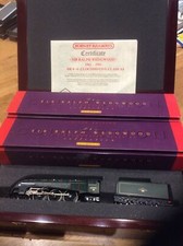 Hornby R382 “Sir Ralph Wedgewood“ - LNER, Wartime Black & BR Wooden Boxed Set