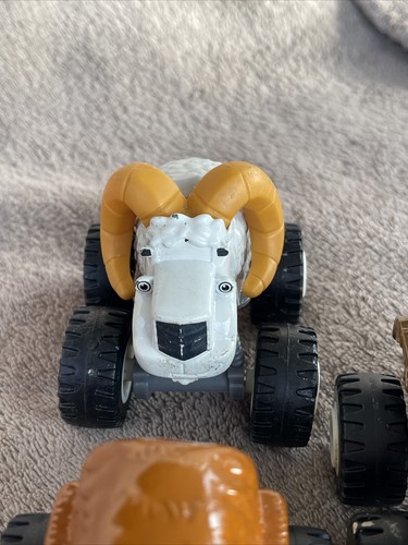 Blaze and The Monster Machines Diecast Truck Gasquatch, Big Horn & Grizzly Bear - Picture 4 of 5