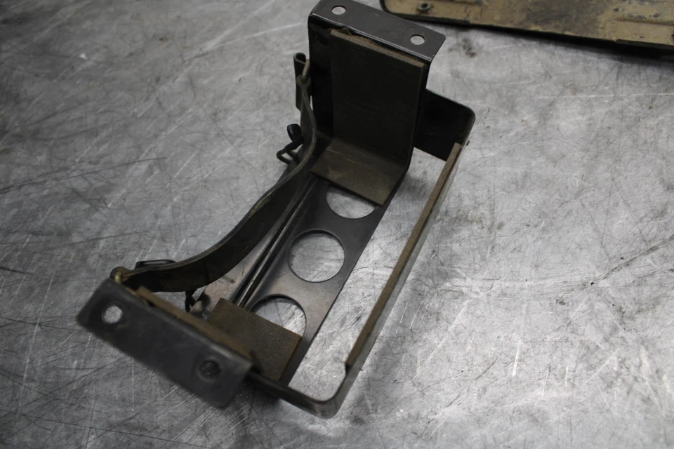 Suzuki GSXR1100W 1993 caja de batería bandeja correa BB46 Foto 4 de 4