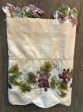 Valance Appliqued Grapes Scalloped Embroidered Tabs Excellent Condition 62"x12"