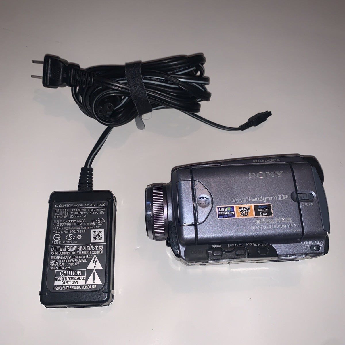 Sony DCR-lP55E PAL MicroMV Handycam Camcorder VCR Player Sony DCR-lP55E PAL MicroMV Handycam Camcorder VCR Player