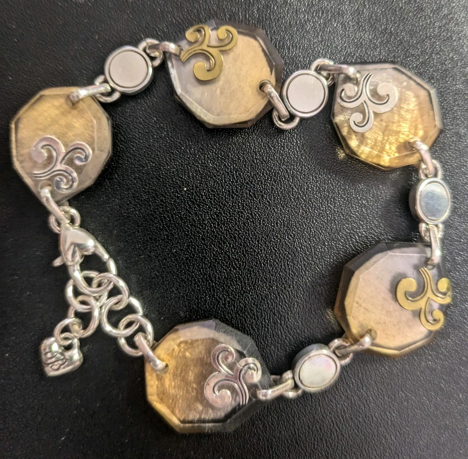 Pulseira de Colecionador Brighton - Rolo de Prata Brilhante Tom Dourado, Concha de Verão - Imagem 4 de 4