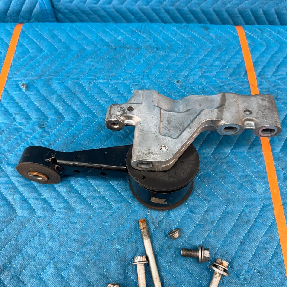 05-12 TOYOTA AVALON XL RIGHT TORQUE ROD ENGINE SIDE MOTOR MOUNT OEM - Image 4 of 4