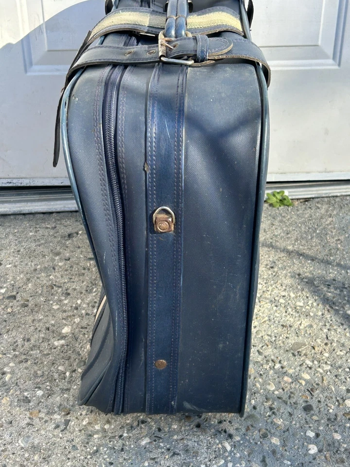 Vtg Olympia America Inc. Suitcase/Luggage 60s Navy Blue MCM Soft Side 16"x26"8" - Image 4 of 4