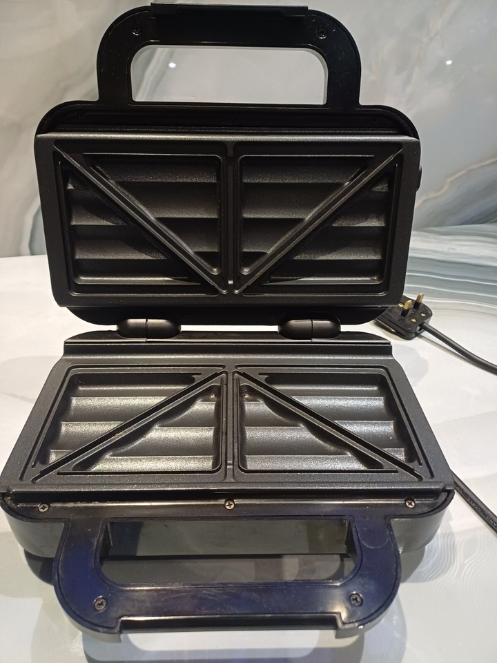 Breville VST082 Ultimate Deep Fill Toastie Maker 2 slice sandwich