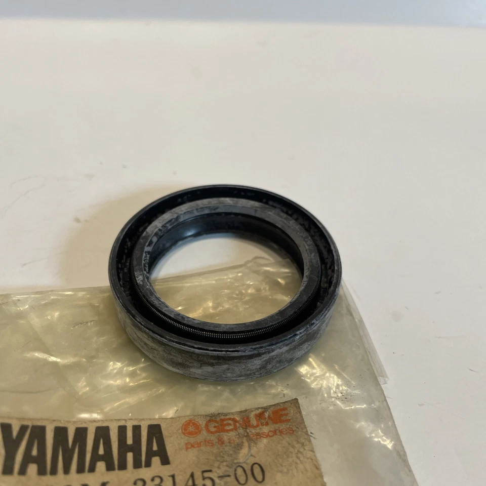 Sello de aceite de horquilla Yamaha XJ1100 XJ1100J 1982 NUEVO OEM Foto 3 de 3