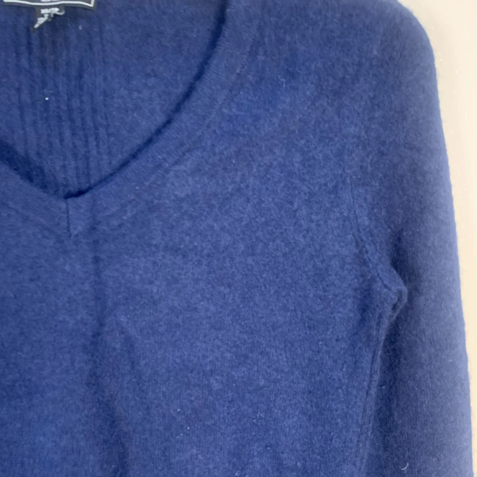 Suéter Saks Fifth Avenue 100 % cachemir cuello en V suave azul marino talla XS Foto 3 de 4