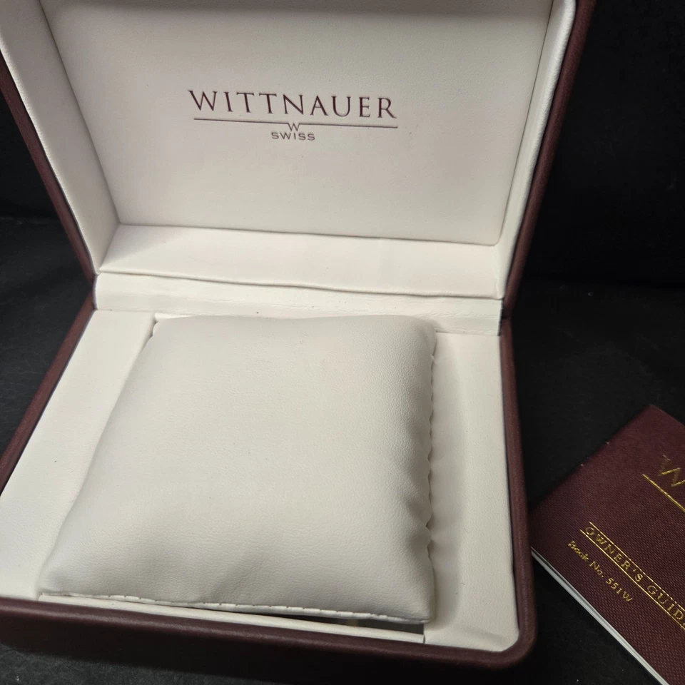 Подлинная коробка для презентаций и хранения WITTNAUER — темно-бордовая и золотистая с документами - Изображение 2 из 4