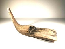 Antico attrezzo agricolo in legno per raccolta manuale, bulgaro del 1900